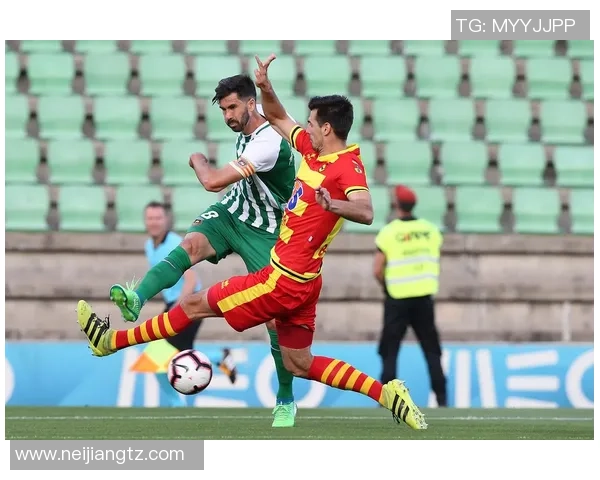 里奥阿维与米兰的激烈对决展现足球魅力与战术智慧的巅峰较量